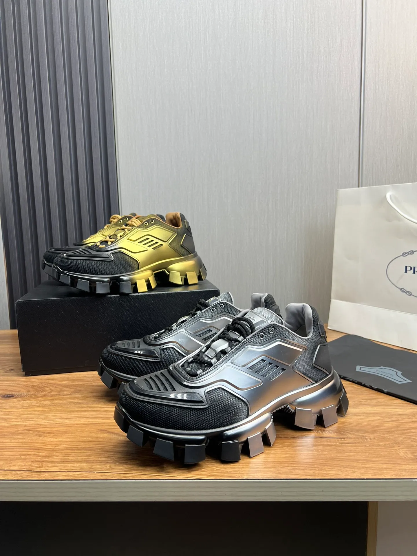 Men's shoes 💰680💰 [PRADA] Popular thick-soled shoes for couples 👩‍❤️‍👨 Available all year round ✔️Official website synchronization Original fly-woven film color change process + cowhide lining, 1⃣️ vs 1⃣️ replica, original original sole, 36-45 (45 is custom-made and cannot be returned or exchanged)